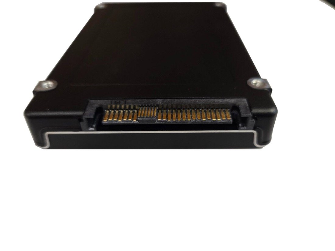 Samsung MZWLR3T8HBLS-00AD3  
