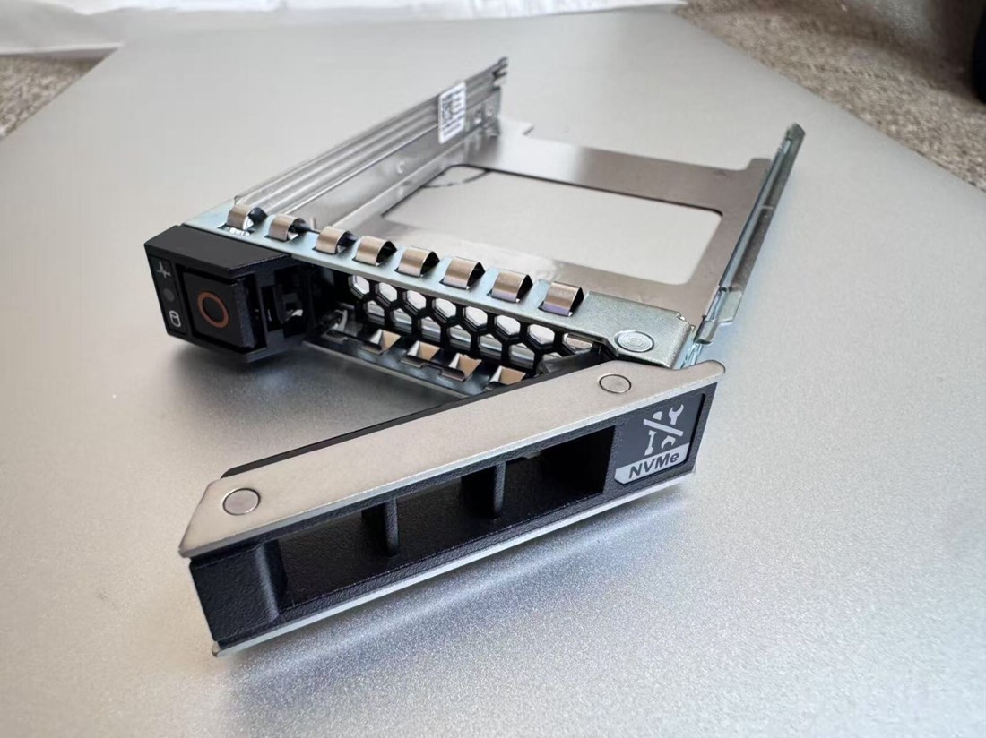 DELL MKC9M  
